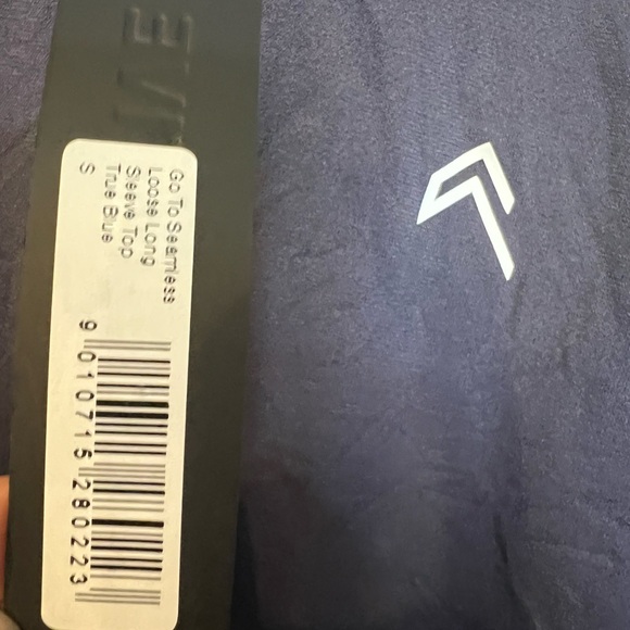 Oner Active GO TO SEAMLESS LOOSE LONG SLEEVE TOP NWT Size small True Blue - Picture 7 of 11